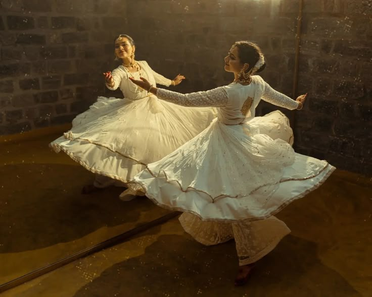 DANCING